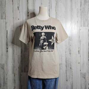 100% heavyweight Cotton T-shirt of American Apparel Betty Who "Anything You Want